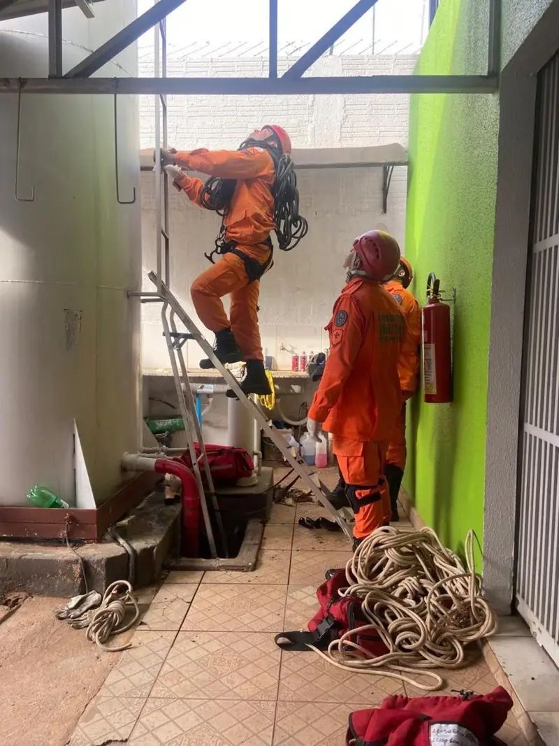 Trabalhador é resgatado pelo Corpo de Bombeiros após desmaiar em caixa d’água no Tocantis
