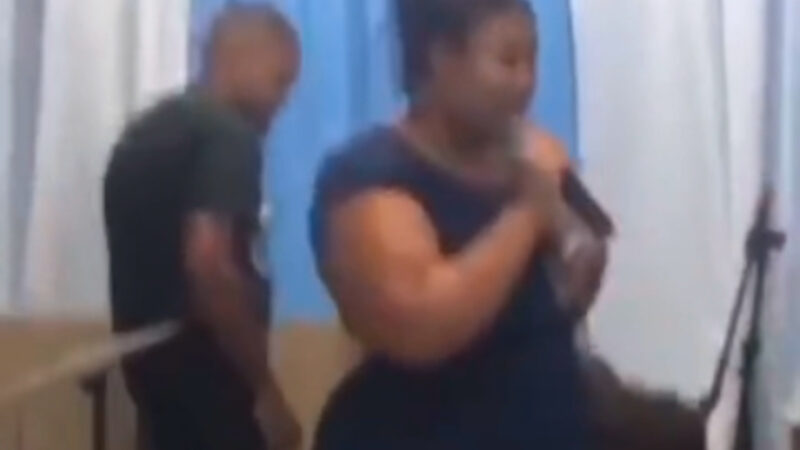 Uma mulher descobriu a traição do seu marido, que é pastor,