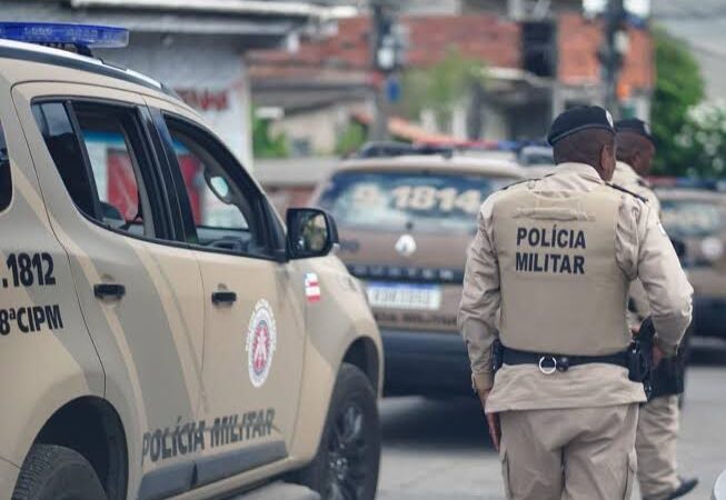 Traficantes com fuzis atacam a polícia